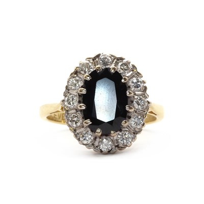 Lot 95 - An 18ct gold sapphire and diamond cluster ring