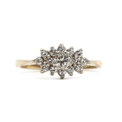 Lot 54 - A 9ct gold diamond cluster ring