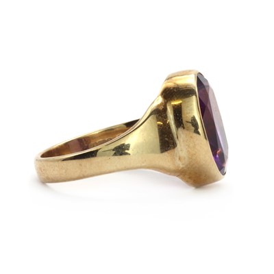 Lot 138 - A 9ct gold single stone amethyst ring
