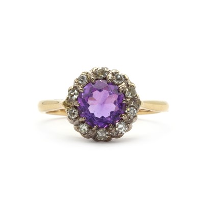 Lot 139 - An amethyst and diamond cluster ring