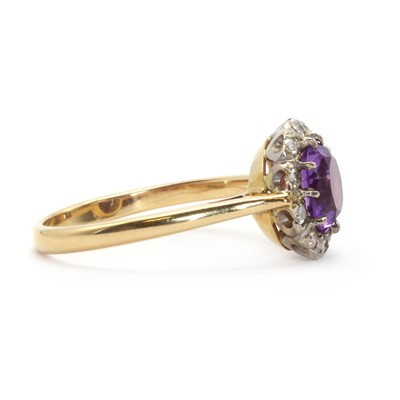 Lot 139 - An amethyst and diamond cluster ring