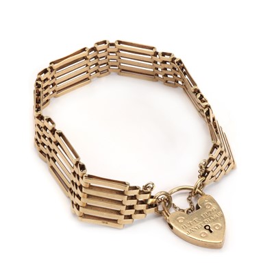 Lot 118 - A 9ct gold gate bracelet