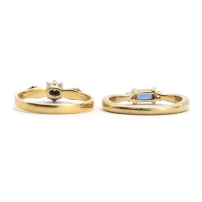 Lot 105 - A 9ct gold  single stone sapphire ring