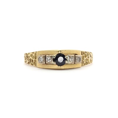 Lot 100 - A sapphire and diamond dress ring