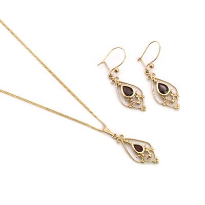 Lot 66 - A 9ct gold garnet pendant and earring suite