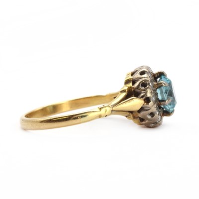 Lot 120 - A blue zircon and diamond cluster ring