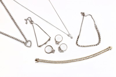 Lot 228 - A collection of silver jewellery