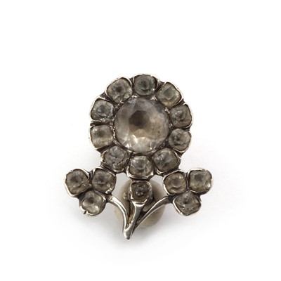 Lot 2 - A Georgian silver rock crystal quartz flower brooch