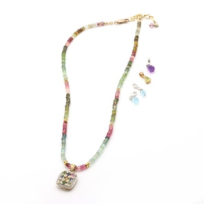 Lot 194 - A gold and varicoloured gemstone necklace