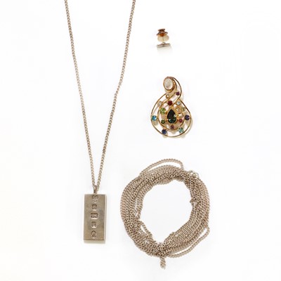 Lot 335 - A collection of gold, silver, and hardstone jewellery