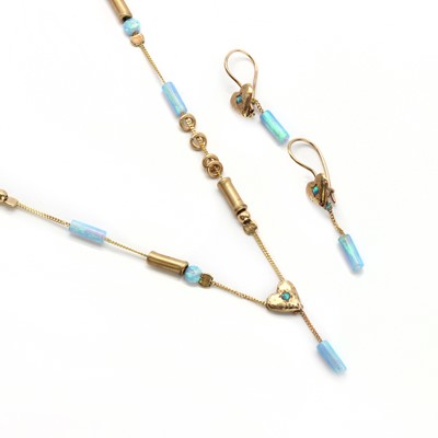 Lot 193 - A gold opal necklace and earrings suite