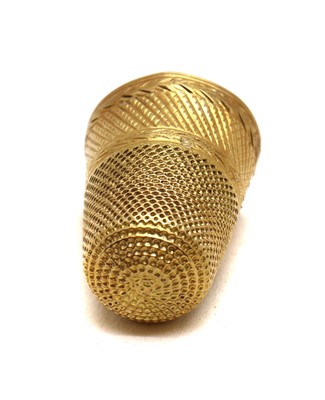 Lot 65 - An 18ct gold thimble