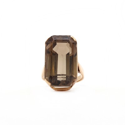 Lot 148 - A gold single stone smoky quartz ring