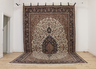 Lot 274 - A Kashan carpet