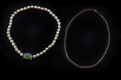 Lot 162 - A single row cultural pearl necklace