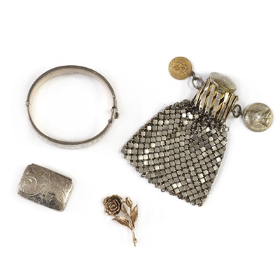 Lot 231 - A quantity of gold and silver jewellery