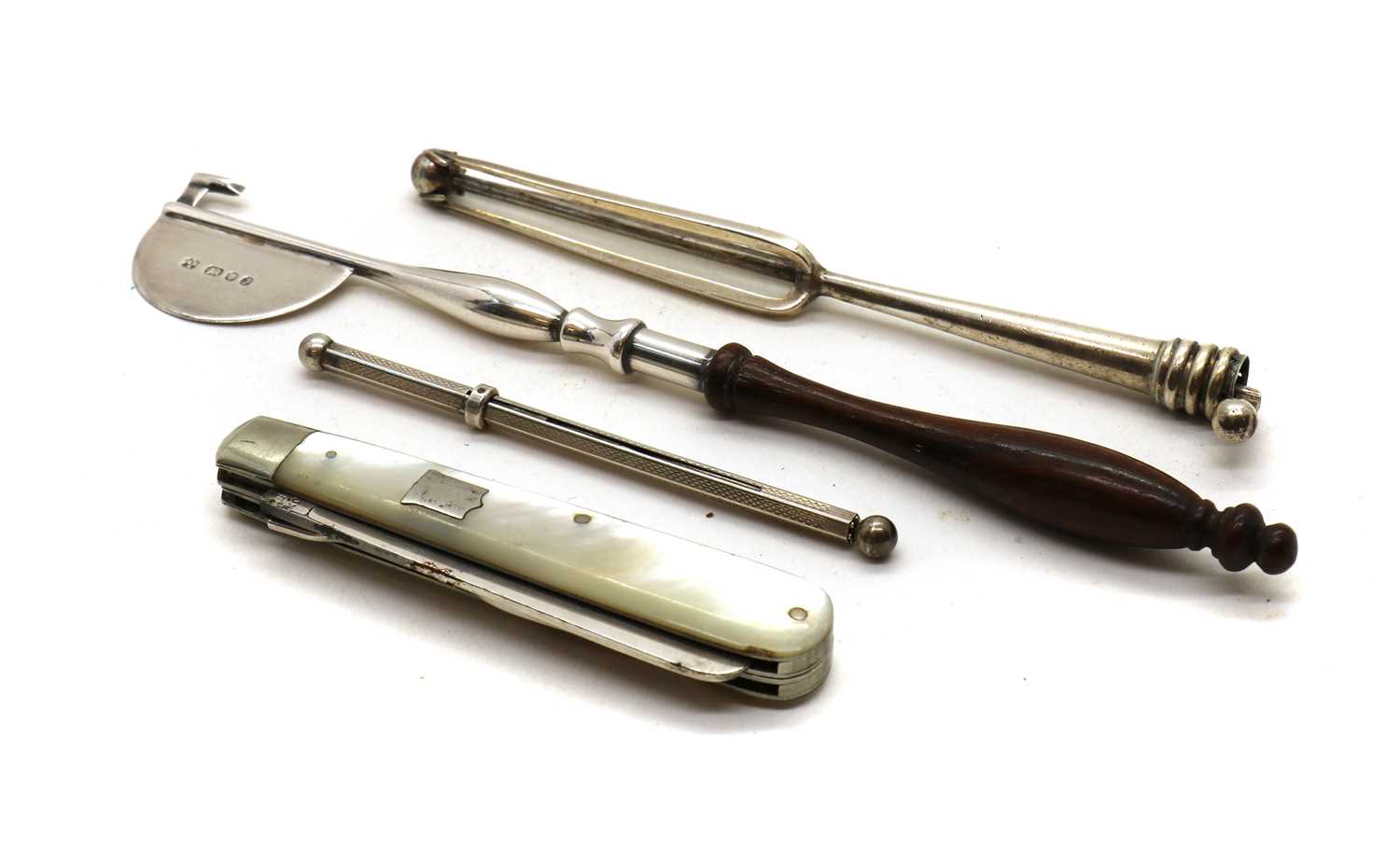 Lot 8 - A collection of silver items