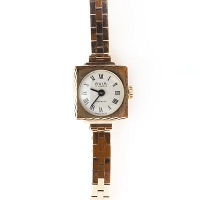 Lot 290 - A ladies' 9ct gold Avia mechanical bracelet watch