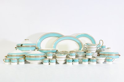 Lot 293 - A Wedgwood 'Ulander' dinner service