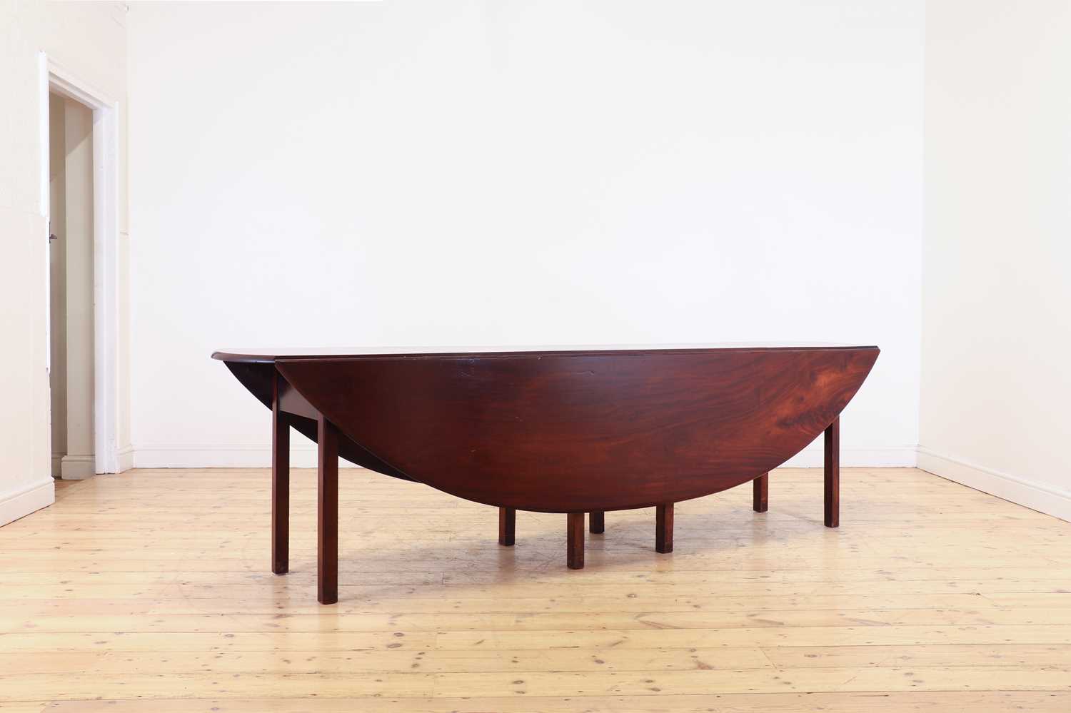 Lot 44 - A large George III mahogany wake table