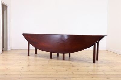 Lot 44 - A large George III mahogany wake table