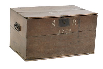 Lot 426 - An oak chest