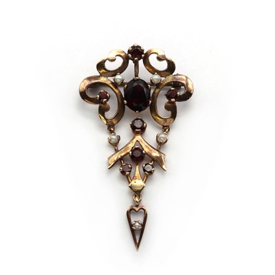 Lot 57 - A 9ct gold garnet brooch pendant