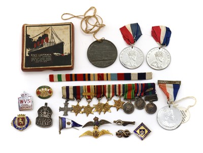 Lot 158 - A WWII miniature medal group