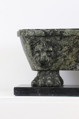 Lot 513 - A grand-tour-type green marble cistern