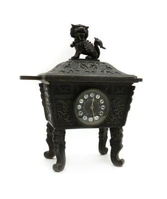 Lot 309 - A spelter Chinese style mantel clock