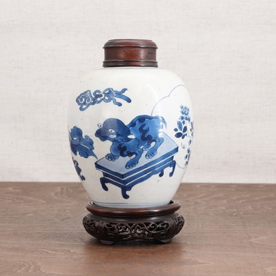 Lot 71 - A Chinese blue and white jar