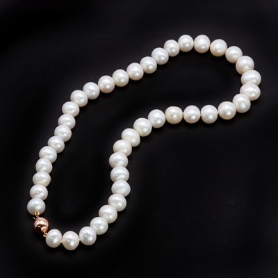 Lot 167 - A single row cultured freshwater pearl necklace