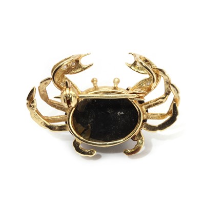 Lot 142 - A crab design onyx brooch