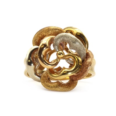 Lot 37 - A two colour gold rose design ring