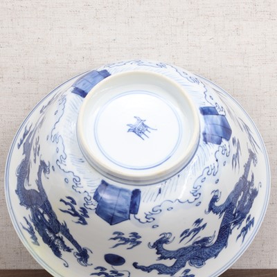 Lot 31 - A Chinese blue and white bowl