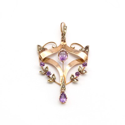 Lot 16 - An Edwardian gold amethyst and split pearl pendant