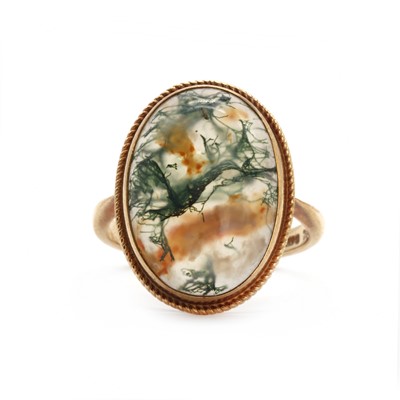 Lot 149 - A 9ct gold moss agate ring