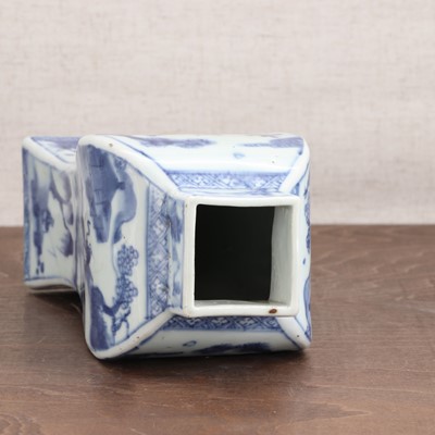 Lot 95 - A Chinese blue and white square vase