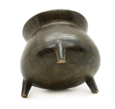 Lot 339 - A bronze cauldron