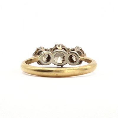 Lot 33 - A three stone diamond ring