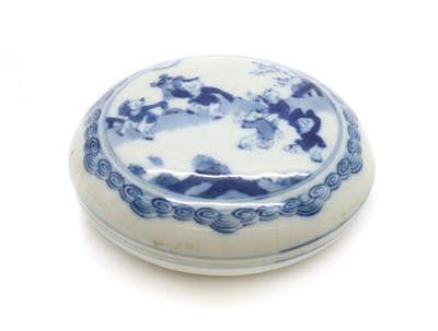 Lot 180 - A Chinese blue and white box