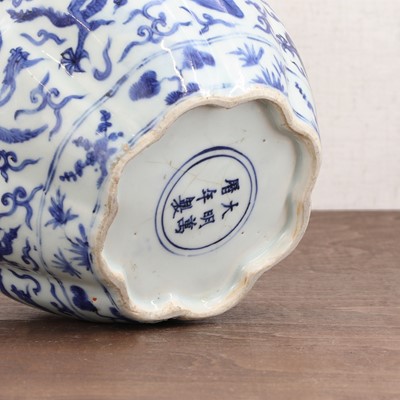 Lot 29 - A Chinese blue and white jar