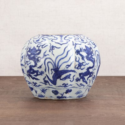 Lot 29 - A Chinese blue and white jar