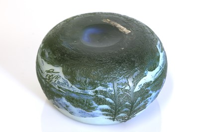 Lot 164 - A French Cristallerie de Pantin 'DeVez' landscape cameo glass bowl
