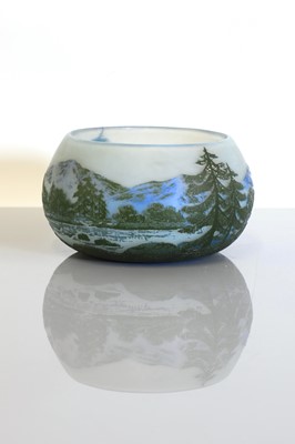 Lot 164 - A French Cristallerie de Pantin 'DeVez' landscape cameo glass bowl