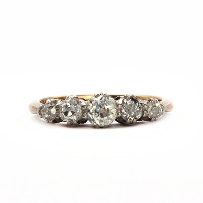 Lot 40 - A five stone diamond ring