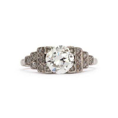 Lot 56 - A single stone diamond ring