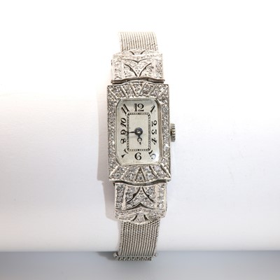 Lot 151 - A Swiss Art Deco diamond set Vertex mechanical cocktail watch, c.1925