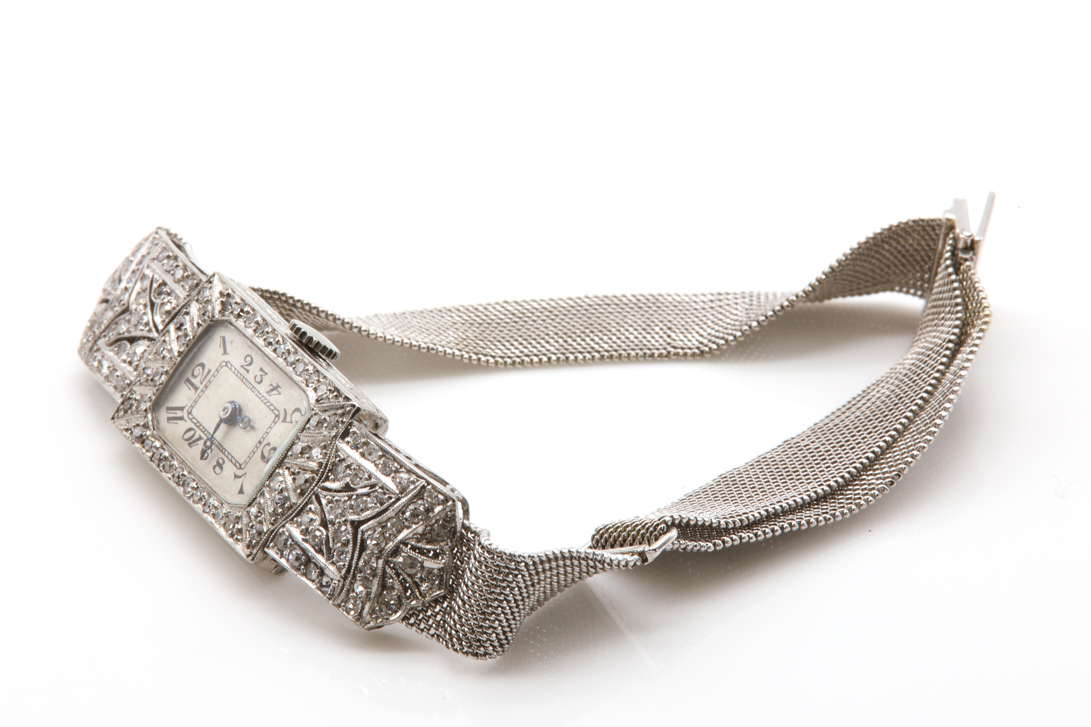 Lot 151 - A Swiss Art Deco diamond set Vertex