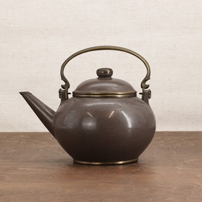 Lot 164 - A Chinese export Yixing zisha stoneware teapot